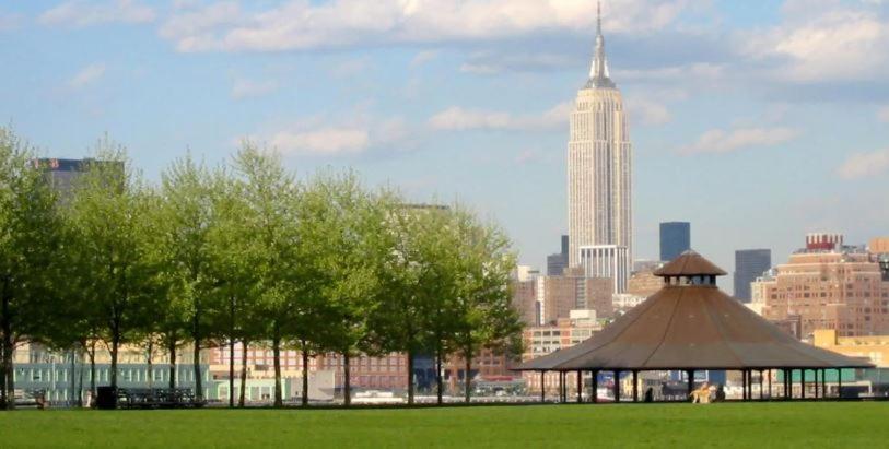 Chic Penthouse 15 Minutes From Nyc - Bus Stop At Doorstep ホーボーケン エクステリア 写真